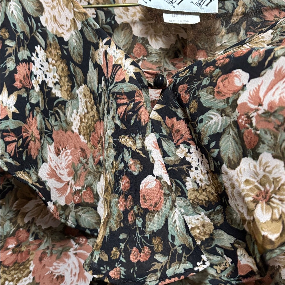 Floral Ruffle Blouse - Picture 2 of 6